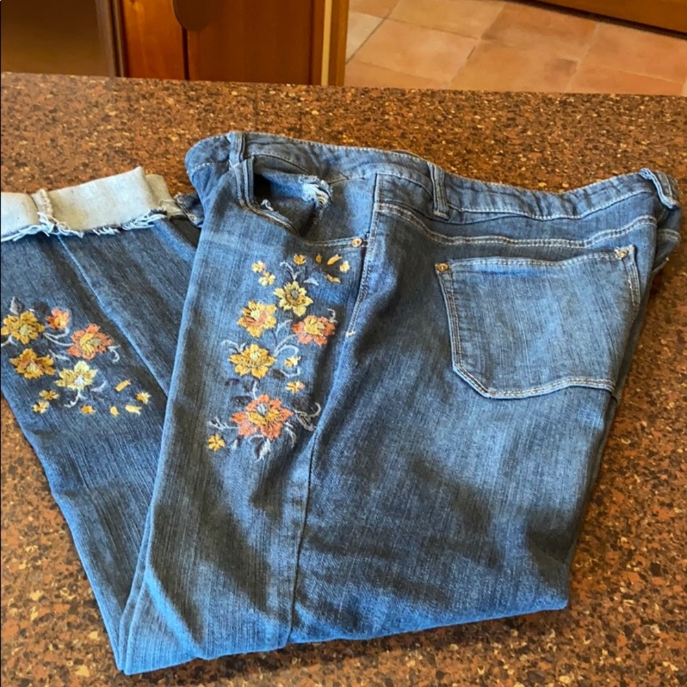 Democracy cuffed jeans with floral embroidery- 12